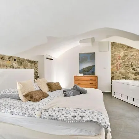 Royal Et Balneo Privatif Apartament *