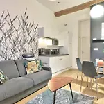 Royal Et Balneo Privatif Apartment *