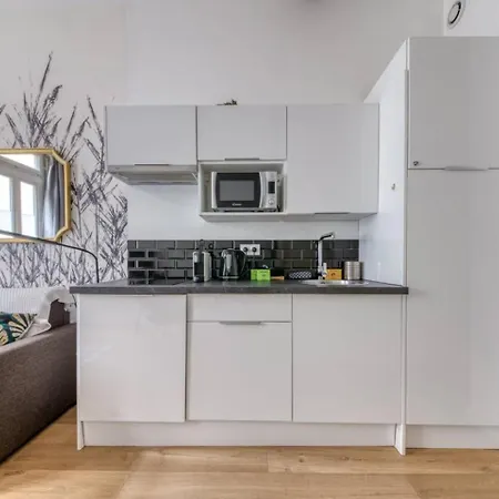 Royal Et Balneo Privatif Apartment *
